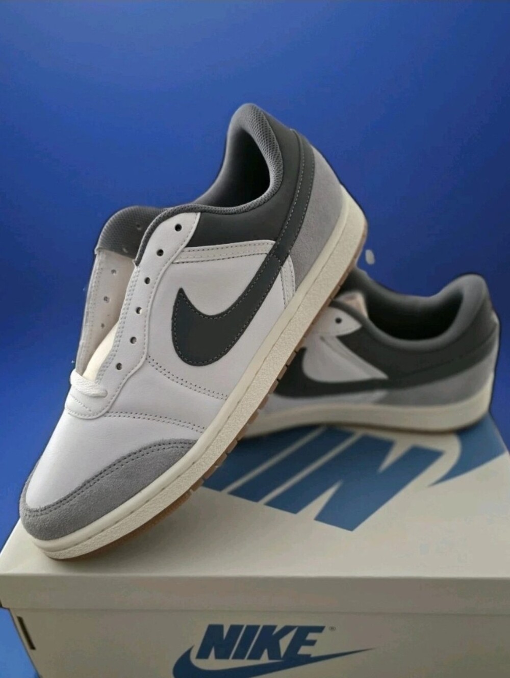Size 10 - Air Jordan Skyline LE Low Summit White Light Smoke Grey